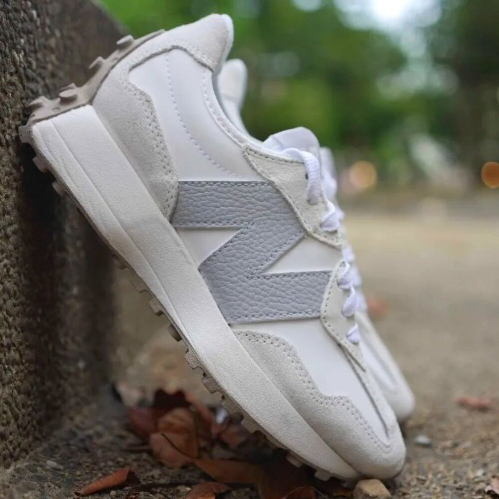 New Balance 327Women Sneakers Shoes Leather Sea Salt Brighton Grey various sizes - Picture 2 of 13